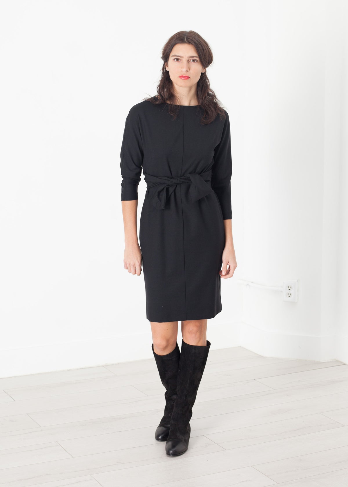 Robe nouée à la taille en noir