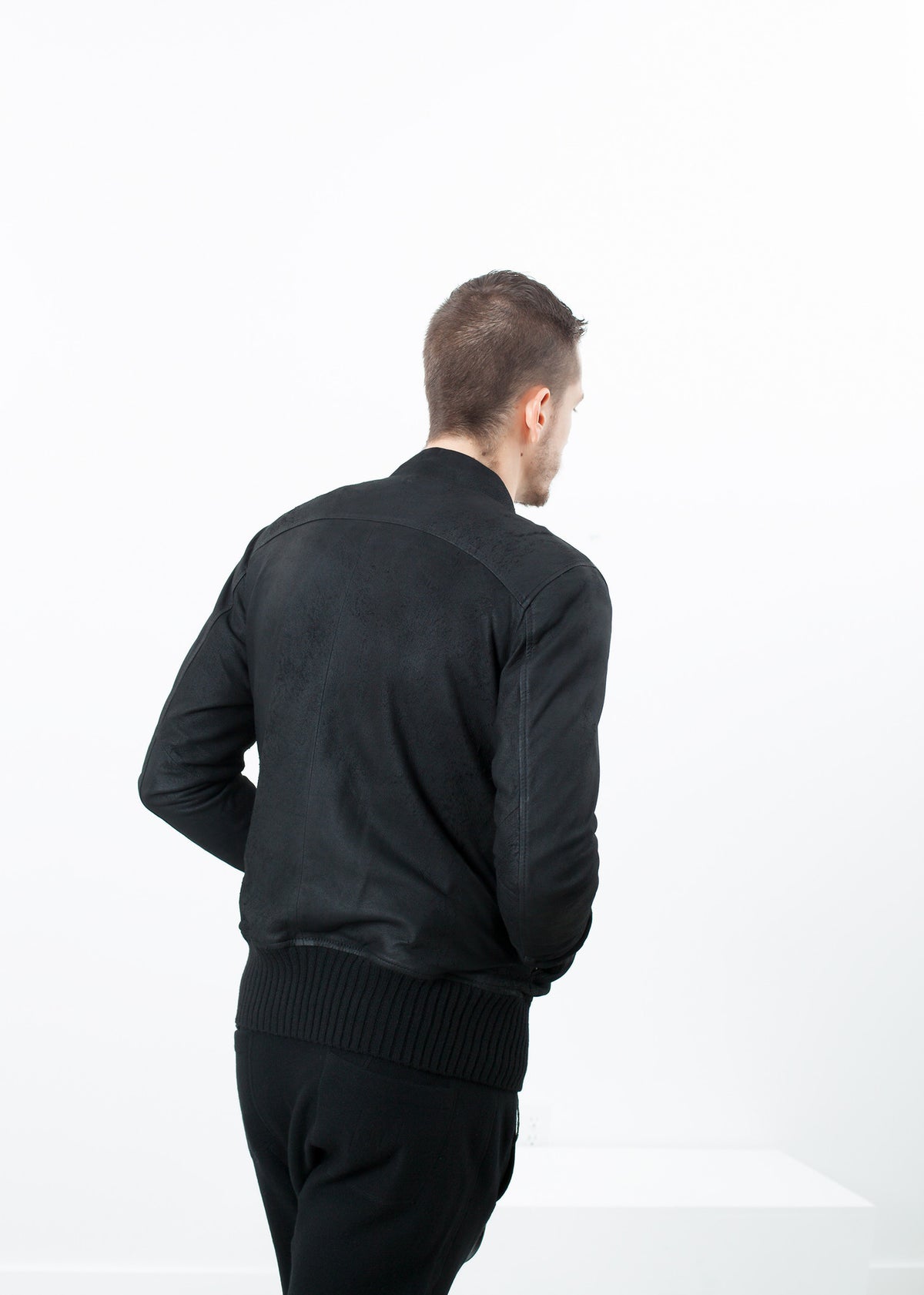 Bomber en cuir cassé en noir