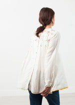 Boerenblouse met bloemenvoorkant in wit